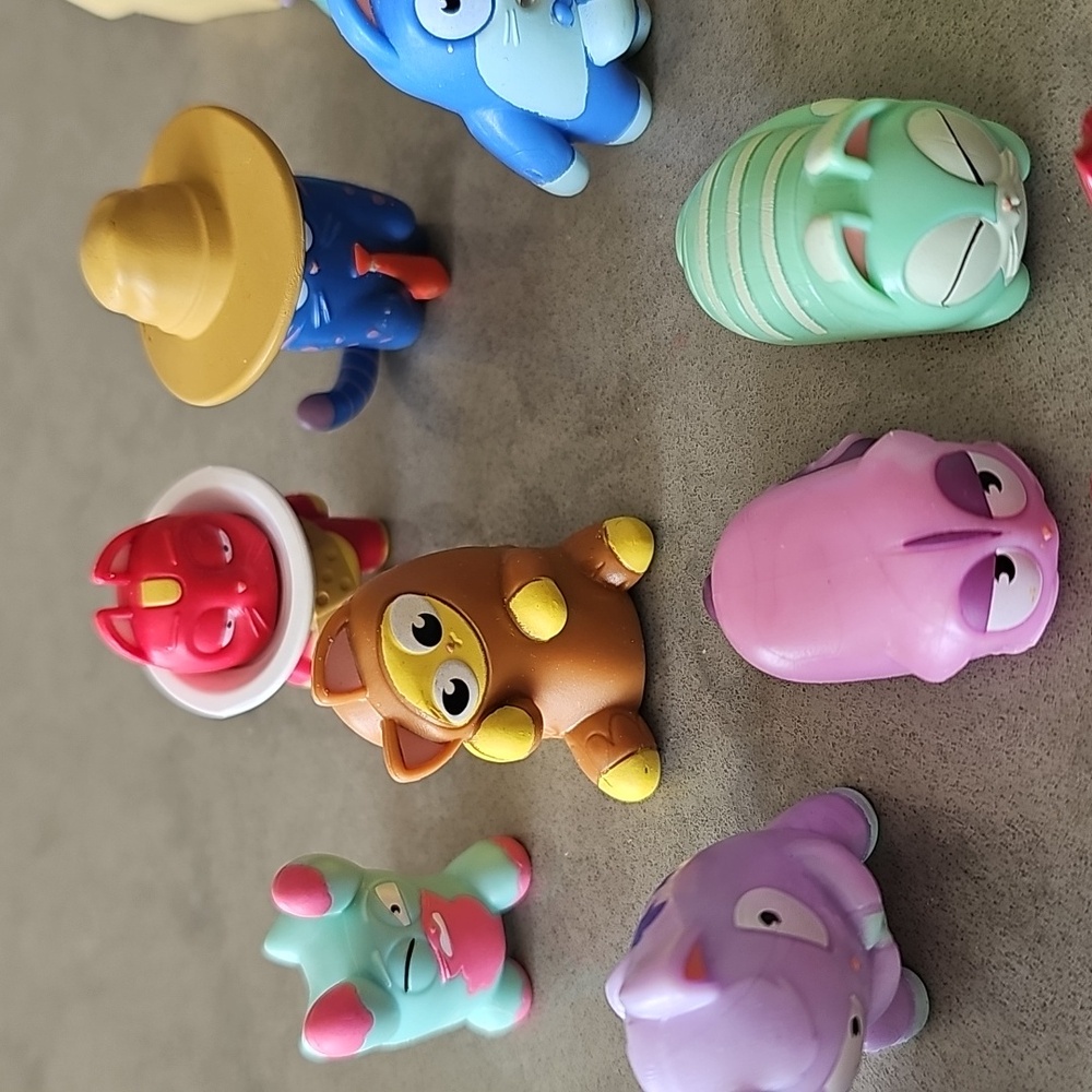 ✨️SOLD✨️Lost Kitties Collection x37 Lot - Picture 10 of 10